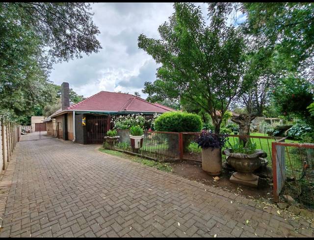 3 BEDROOM HOUSE FOR SALE IN THREE RIVERS
